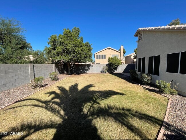 Building Photo - 2702 S Ananea