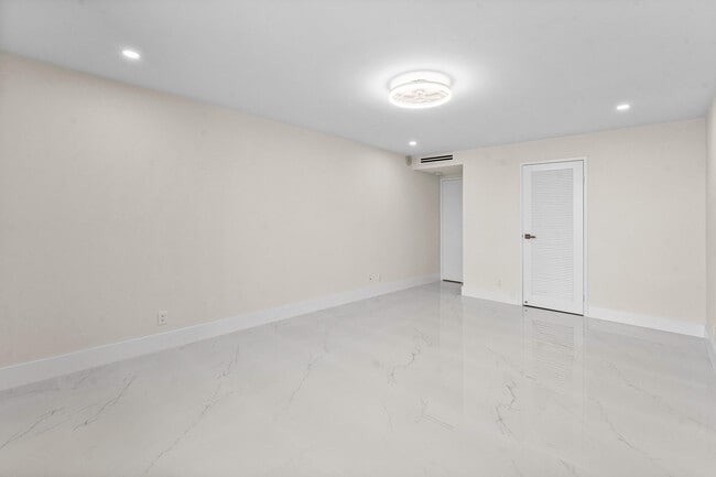 Building Photo - 5460 N Ocean Dr