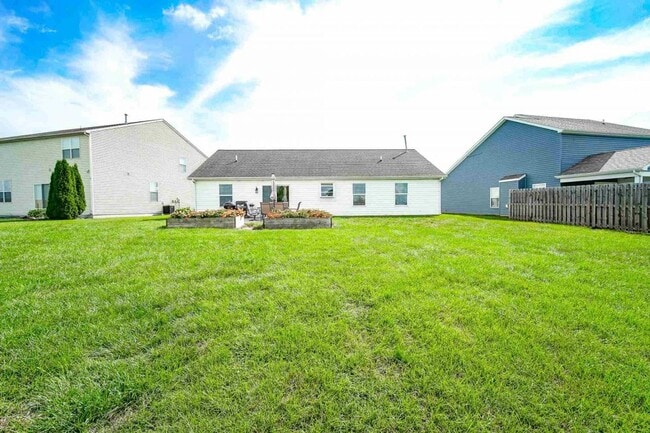 Building Photo - STONES CROSSING...3 Bed 2 Bath