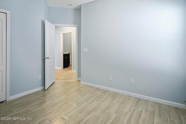 Building Photo - 351 St James Way