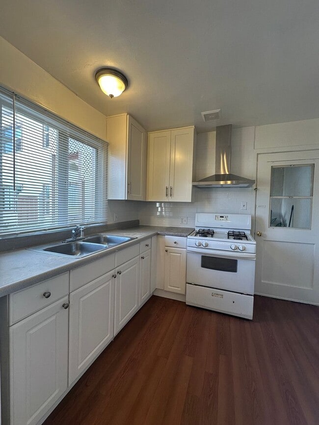 Building Photo - Lakewood Garden Apts