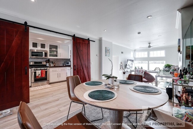 Building Photo - Gorgeous Remodeled Condo in Newport Beach!