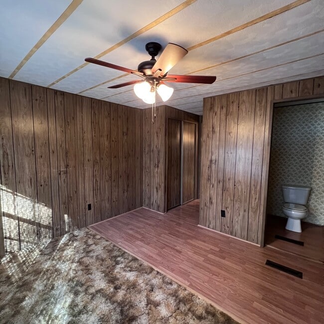 Building Photo - 282 Pete Martin Dr