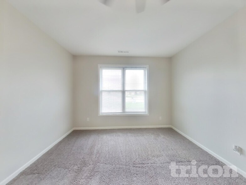 Building Photo - 305 Gale Ct