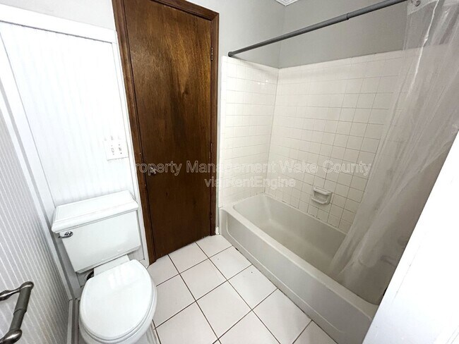 Building Photo - 207 Trillingham Ln