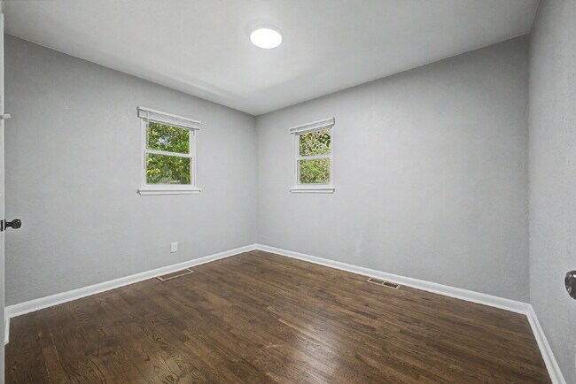Building Photo - 2912 S Delaware St
