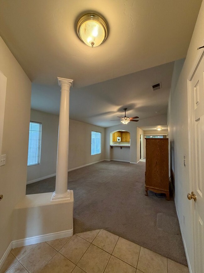 Building Photo - Take a look at this Gorgeous NW Bakersfield Home