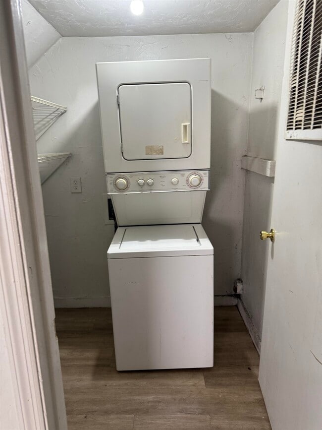 Building Photo - 1832 Nekoma Ct