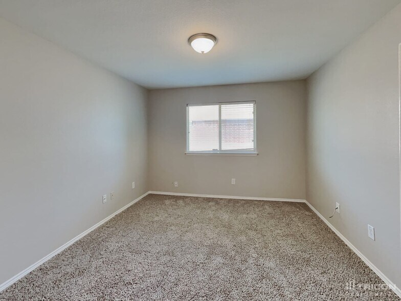 Building Photo - 3018 High Gate Dr