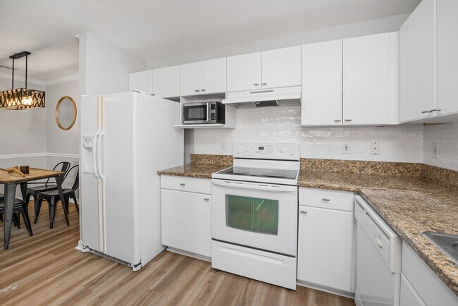 Kitchen - 3591 Kernan Blvd S