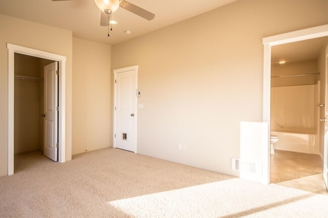 Building Photo - 2230 N Country Vista Blvd