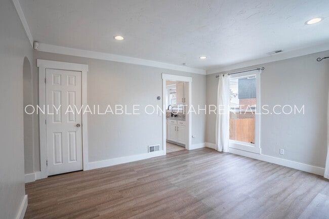 Building Photo - 355 S 600 W