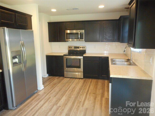 Building Photo - 7156 Pitzer Dr