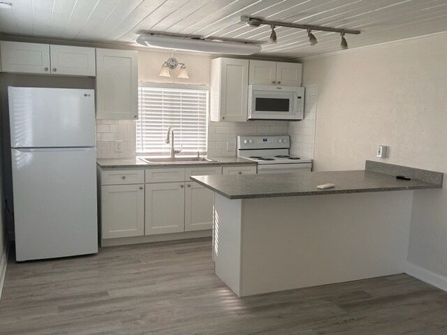 Kitchen - 134 Beach Ave