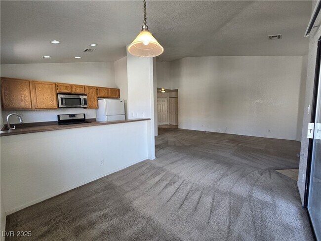 Building Photo - 5030 S Rainbow Blvd