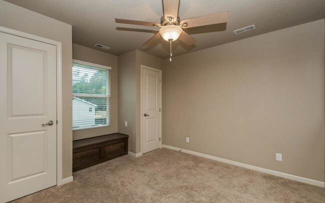 Building Photo - 3500 Park Side Dr