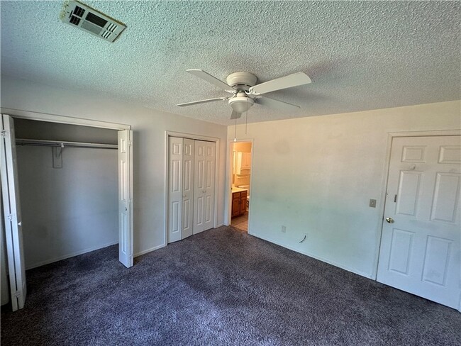 Building Photo - 301 S 11th Pl