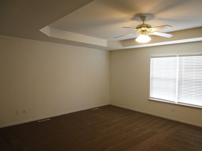 Building Photo - 1704-1706-1706 Louise Cir