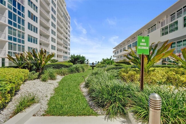 Building Photo - 5401 Collins Ave