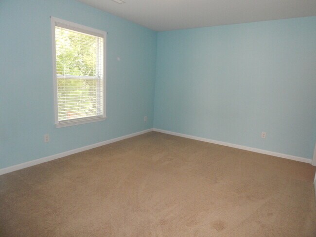 Building Photo - Fabulous 3 bedroom,2.5 bathroom 2 Car gagrage