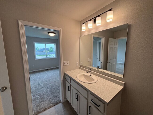 Building Photo - Stunning 3 Bed, 2 Bath New Build – 1,800 S...