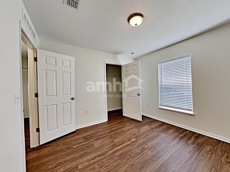 Building Photo - 2007 Elmhurst Ln