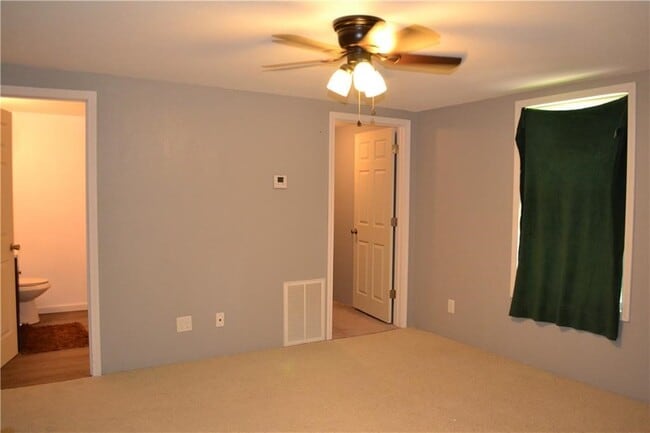 Building Photo - 44 Skyline Dr