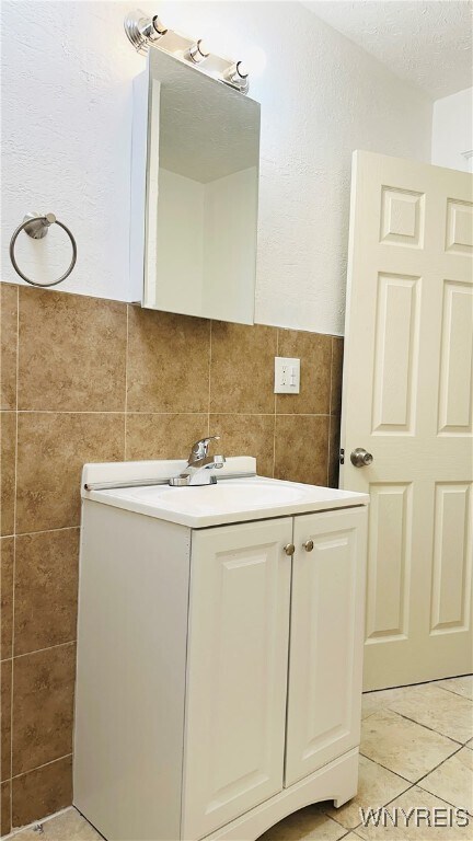 Building Photo - 701 Cedar Ave