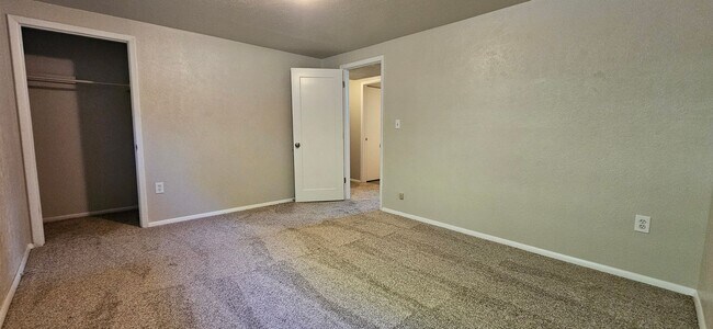 Building Photo - AVAILABLE NOW! Arvada 3 Bed 2 Bath Duplex New Paint New Flooring!