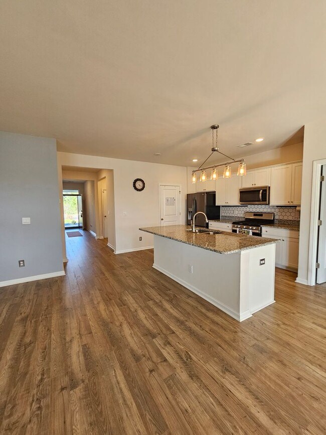 Building Photo - Long Term Rental - 3 Bed, 2 Bath in Bells ...