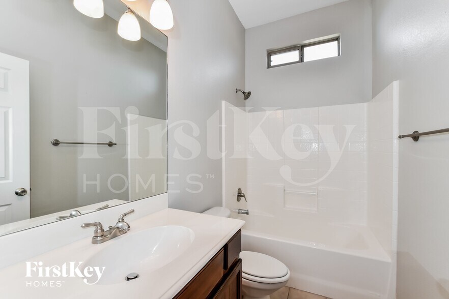 Building Photo - 4203 Lucy Ln