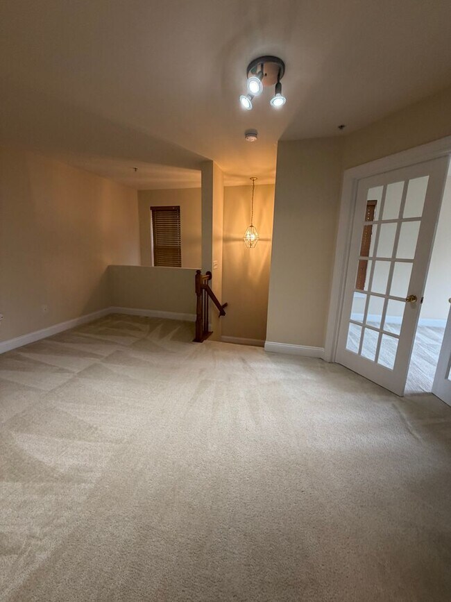 Building Photo - 908 Orchard Ridge Dr
