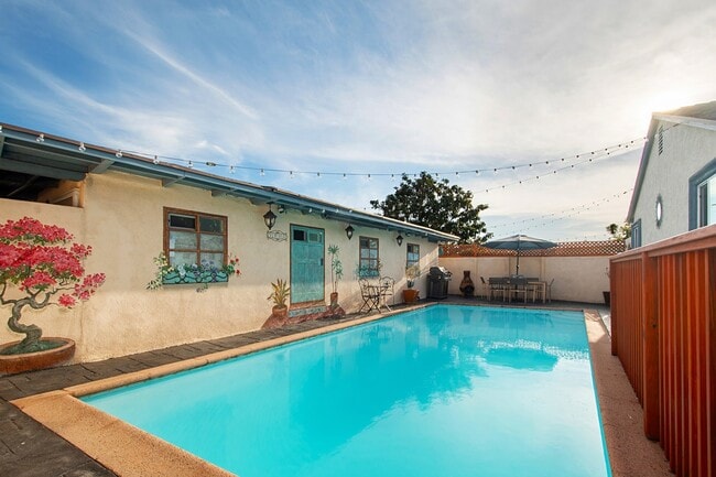 Building Photo - 1921 Rowan St