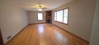 Building Photo - 3 Bedroom 2 Bath Carthage Stone Beauty! $1195