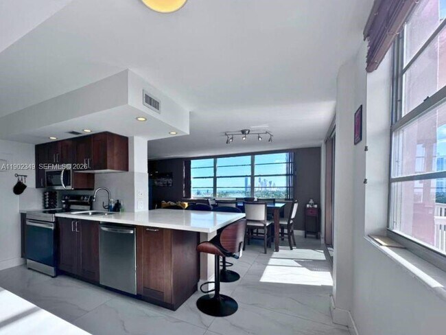 Building Photo - 3161 S Ocean Dr