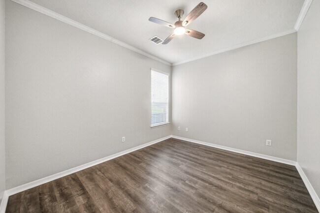 Building Photo - 2711 Wallingford Pnes