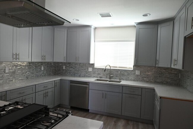 Building Photo - 20503 Madrona Ave