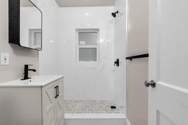 Building Photo - 17 Ocean Breeze