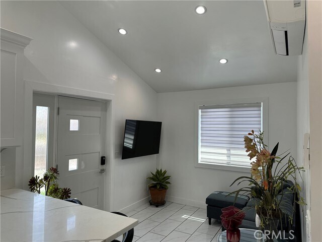 Building Photo - 7013 Bellaire