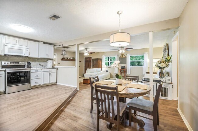 Building Photo - 27011 Azalea Ct