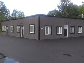 Building Photo - 372 Old County Rd