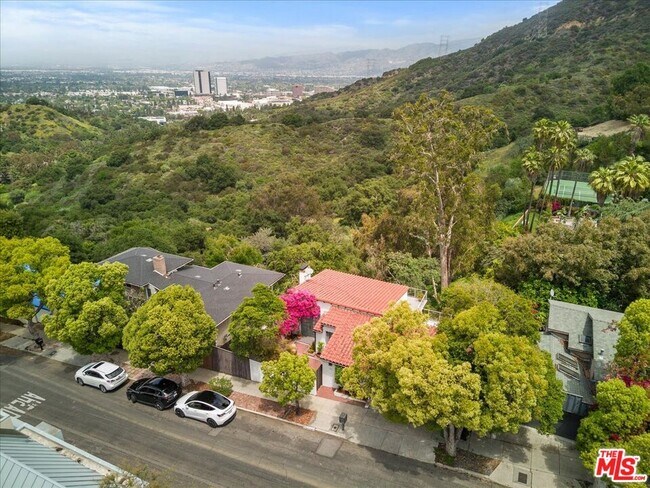 Building Photo - 3074 Lake Hollywood Dr