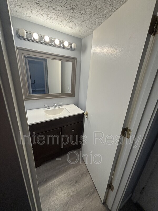 Building Photo - 4994 Wintersong Ln