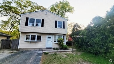 Building Photo - 8 Zenith Rd