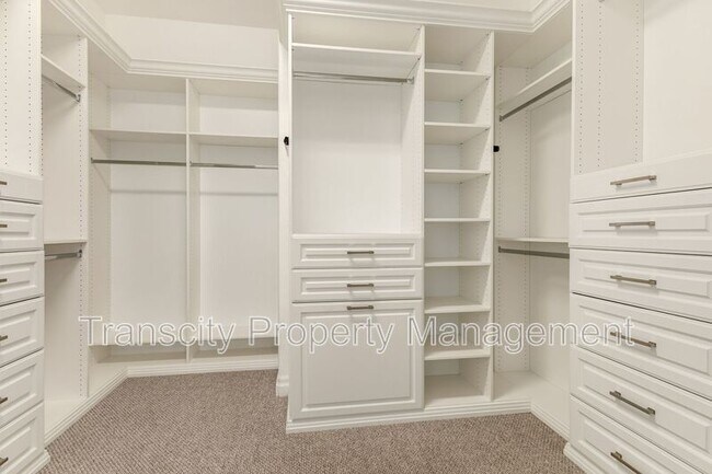 Building Photo - 1636 E Sattoo Way