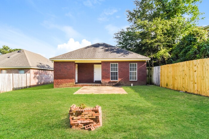 Building Photo - 231 Thornfield Dr