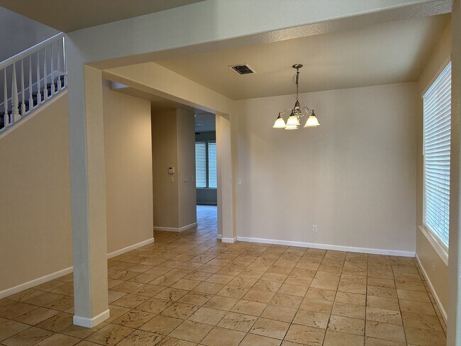 Building Photo - 274 Finchwood Dr