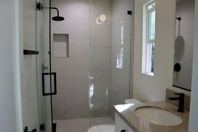 Bathroom - 6742 De Longpre Ave
