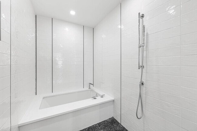 Building Photo - 545 S Fort Lauderdale Beach Blvd