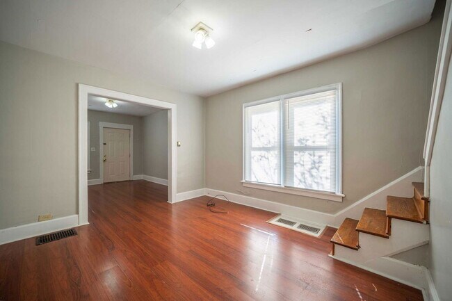 Building Photo - 1451 N 6th St